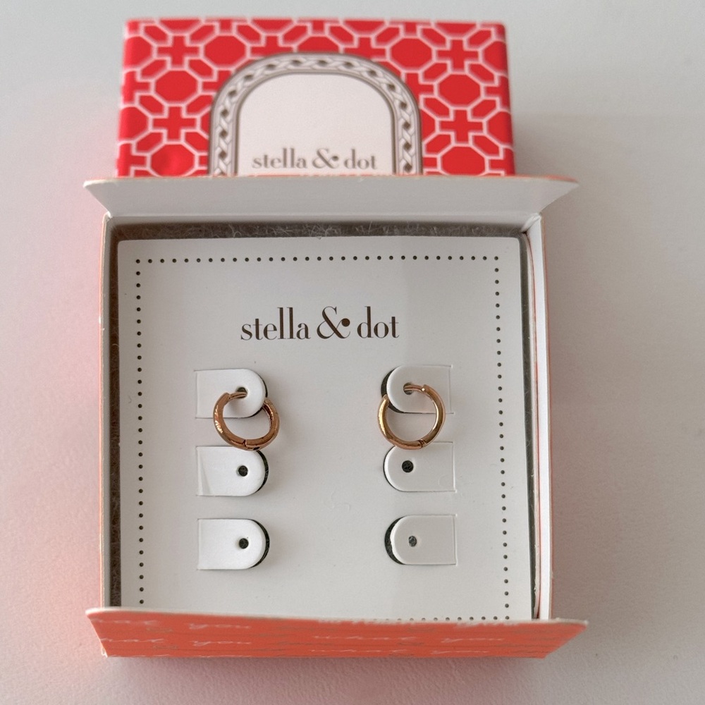 Stella & Dot Essential Mini Hoops